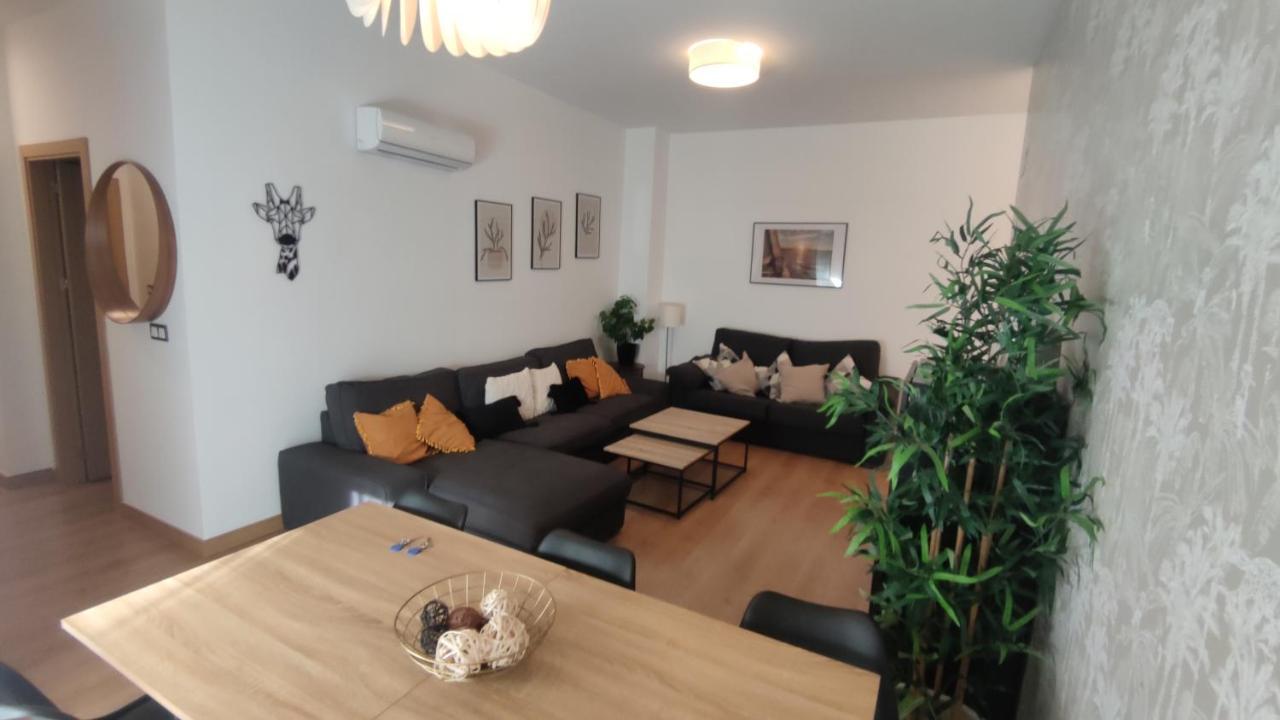 Unique Apartment In Malaga City Center With Pool المظهر الخارجي الصورة